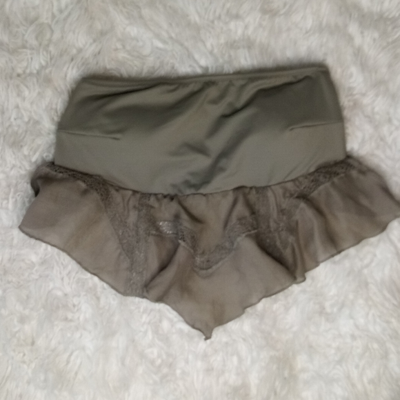 New Victoria’s Secret Flounce Bikini Top Size XS - Picture 2 of 7